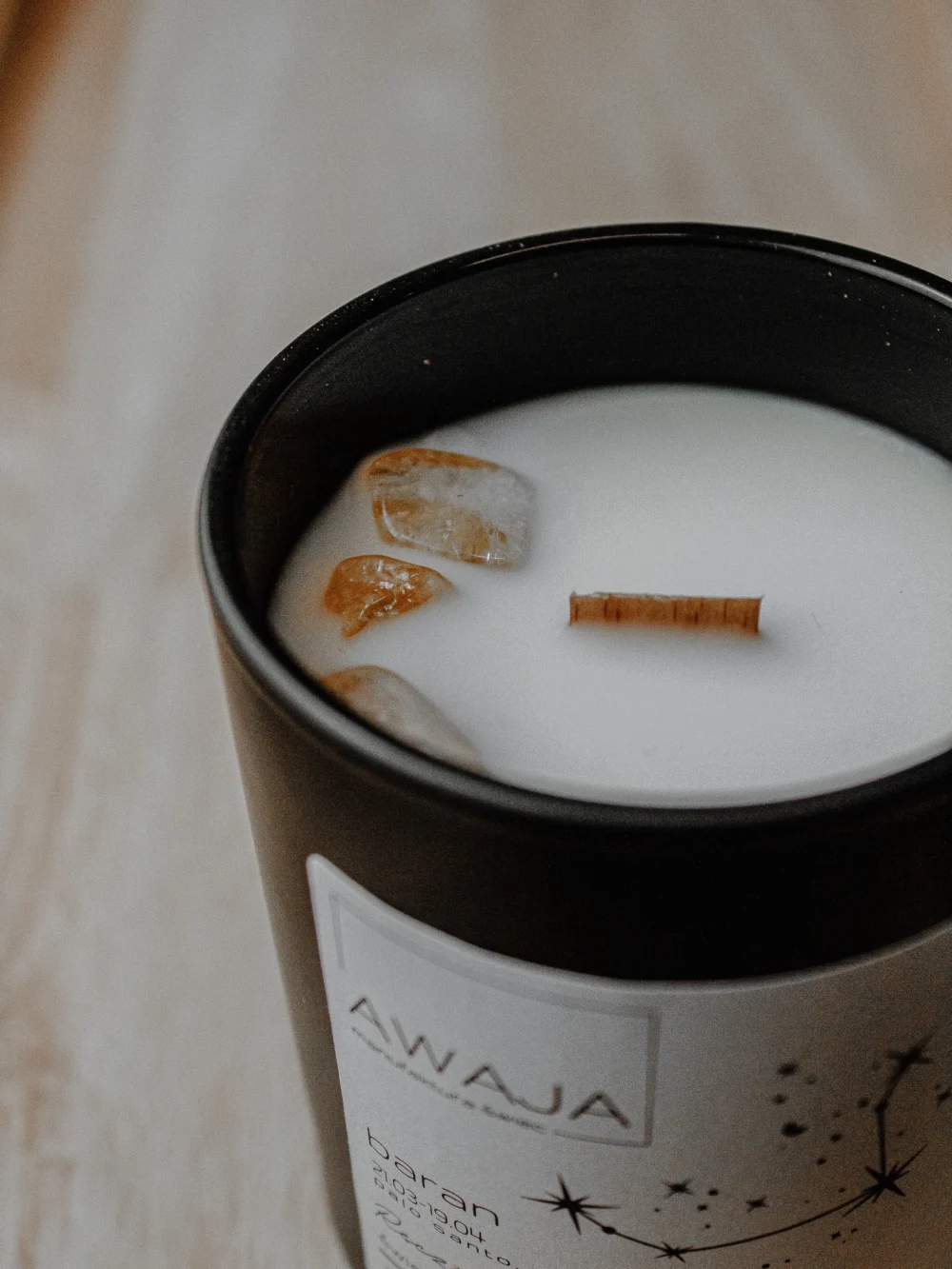 ręcznie robiona świeca sojowa